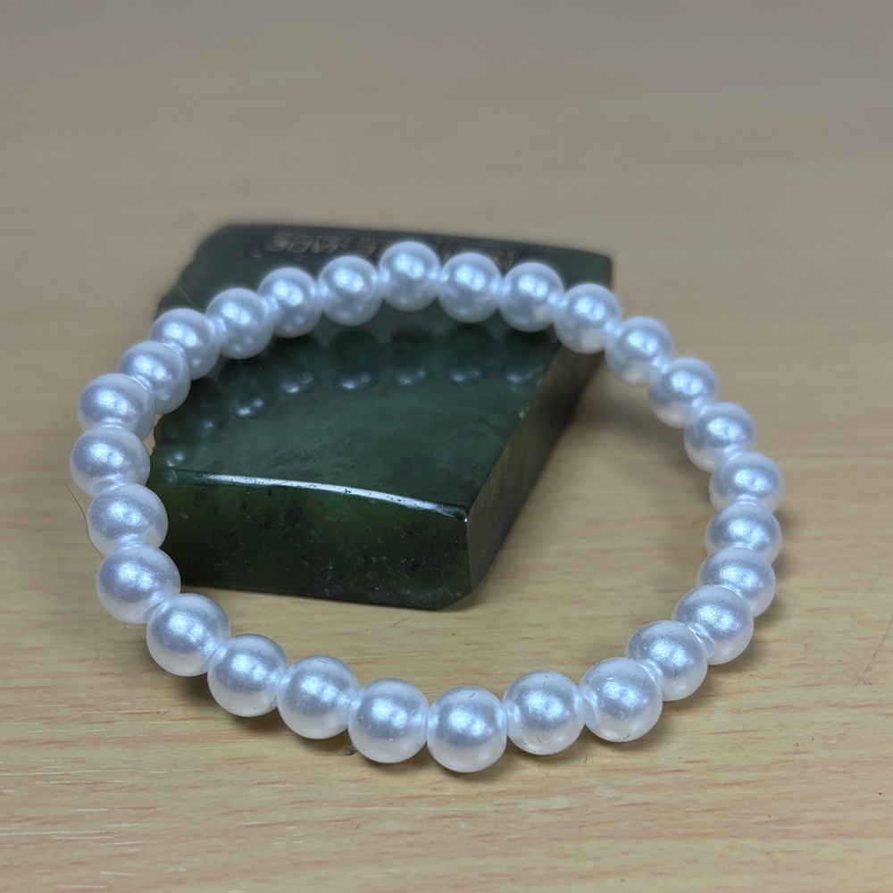 Lustrous White Pearl Stretch Bracelet - Women Jewelry